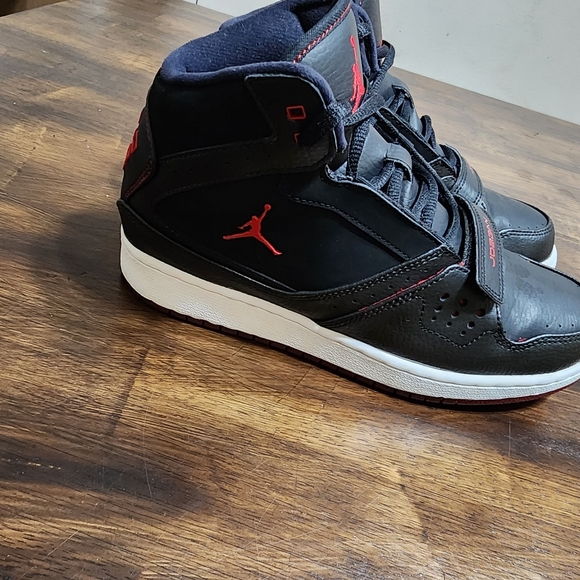 Nike Air Jordan 1 Flight Strap Black/Gym Red Size 6Y-fits Men's 6 & Women's 7.5 - Picture 2 of 7